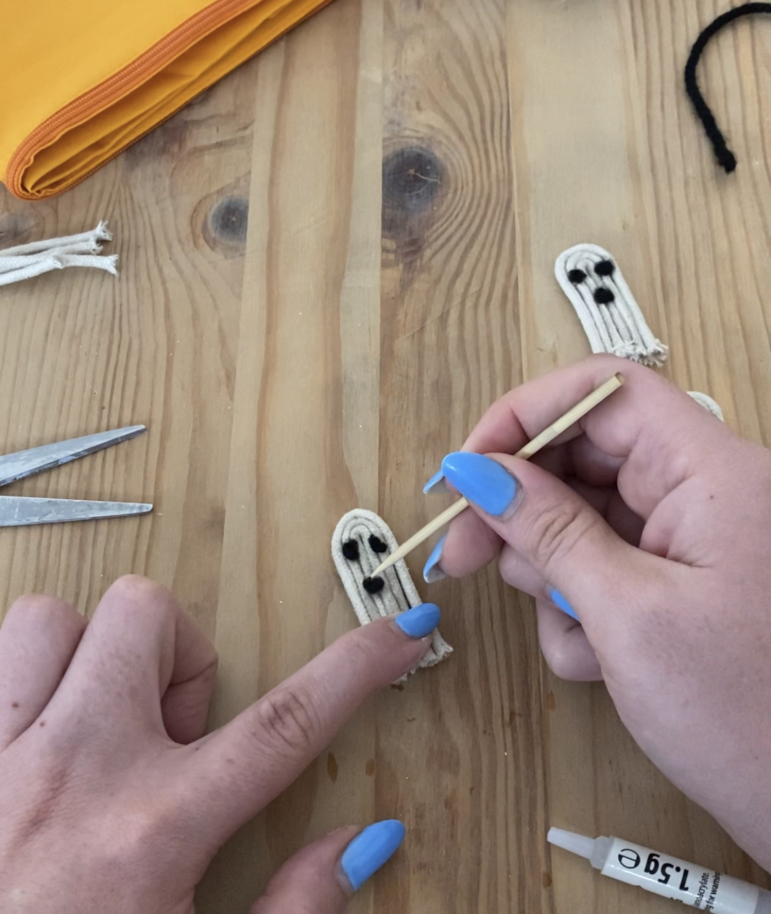 repeat this step until the ghost has two eyes and a mouth.