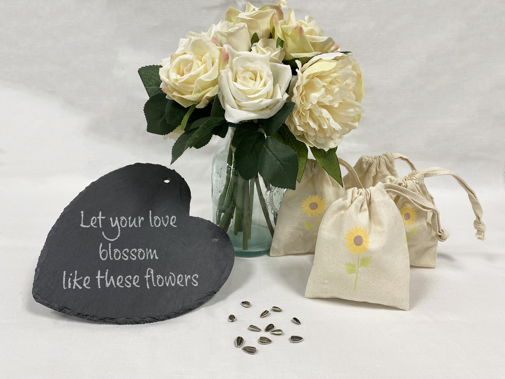 an image of a bunch of mini jute drawstring bags